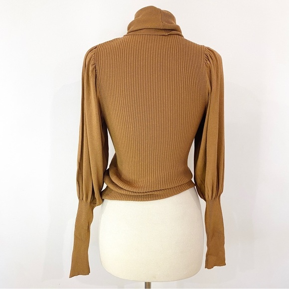 H&M tan pleated puff shoulders turtleneck - Picture 4 of 11